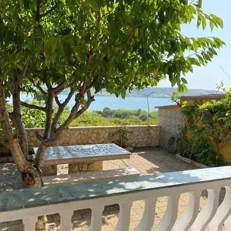 3 Bedroom Apartment Rtina Апартаменты *