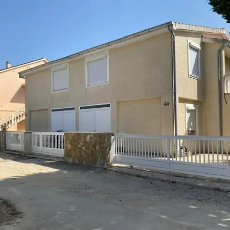 Апартаменты 3 Bedroom Apartment Rtina